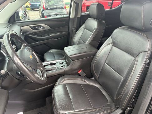 Used 2020 Chevrolet Traverse LT w/ Driver Confidence II Package image 10