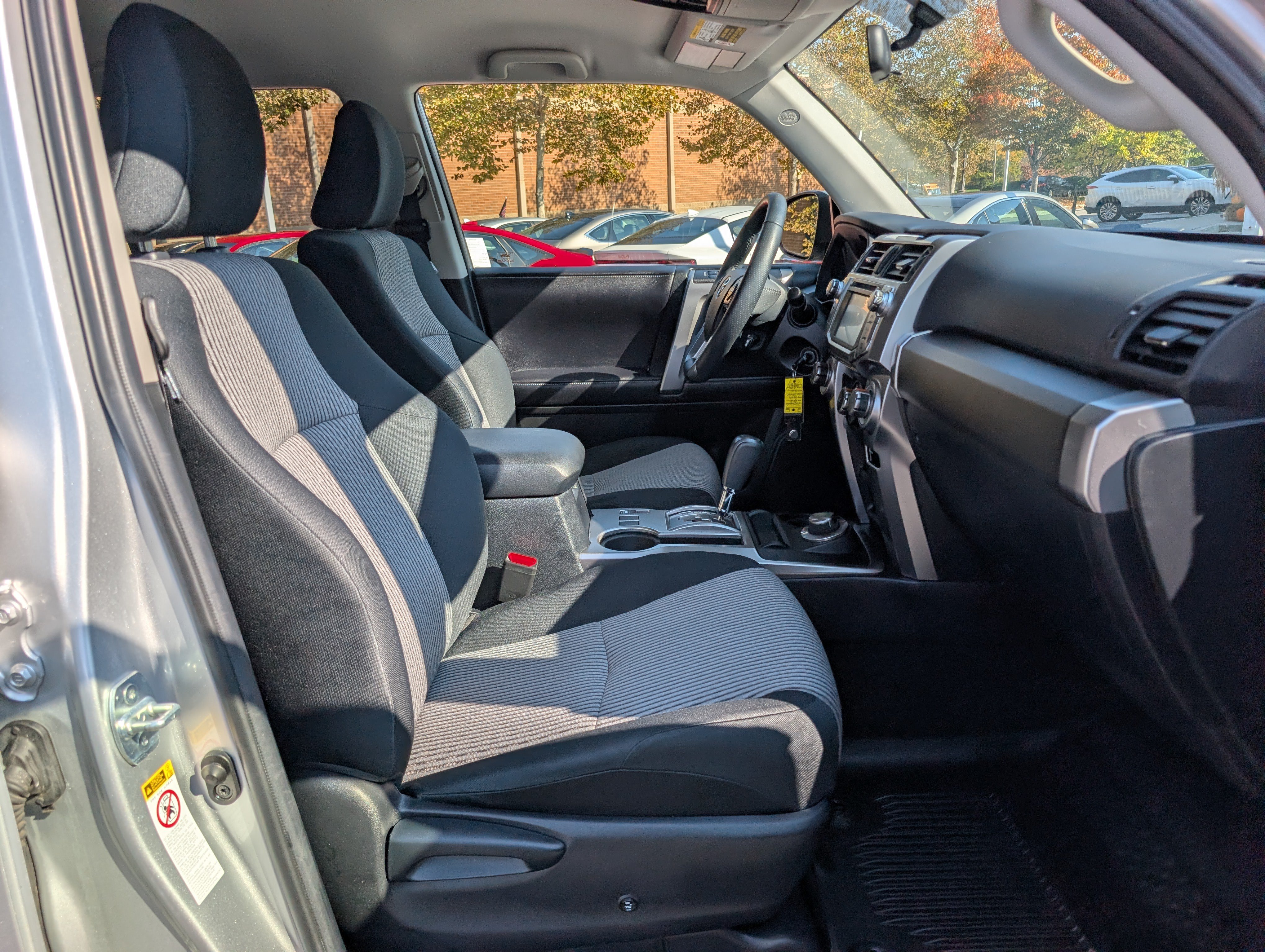 Used 2018 Toyota 4Runner SR5 AWD/4WD image 12