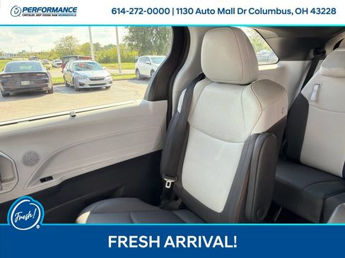 Used 2022 Toyota Sienna XSE FWD image 22