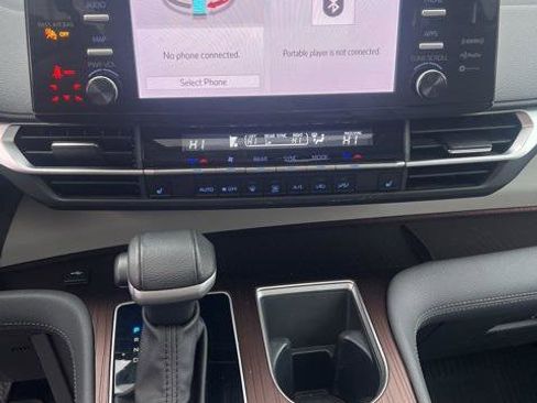 Certified 2024 Toyota Sienna XLE image 10