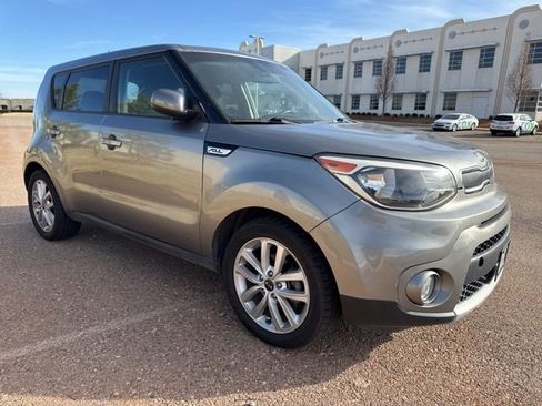Used 2019 Kia Soul + image 3