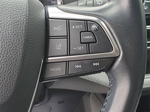 Used 2021 Toyota Highlander LE image 21