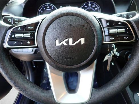 Used 2022 Kia Forte LXS w/ LXS Technology Package FWD image 12