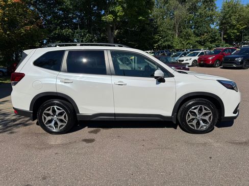Used 2022 Subaru Forester Premium AWD/4WD image 8