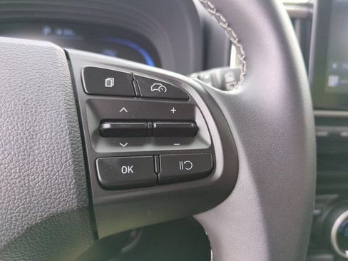 Used 2025 Hyundai Venue SEL FWD image 21