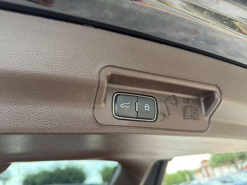 Used 2023 Ford Explorer King Ranch w/ Technology Package RWD image 29