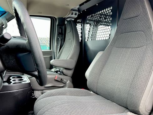Used 2022 GMC Savana 2500 w/ Driver Convenience Package image 16