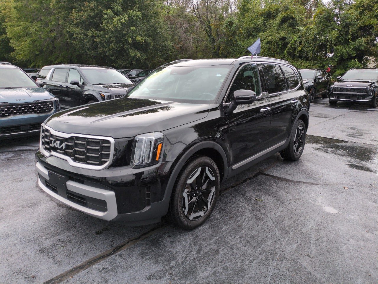 Certified 2024 Kia Telluride S w/ S Sunroof Package FWD image 3