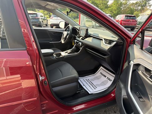 Used 2019 Toyota RAV4 LE w/ All Weather Liner Package AWD/4WD image 10