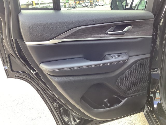 Used 2024 Jeep Grand Cherokee Limited RWD image 27
