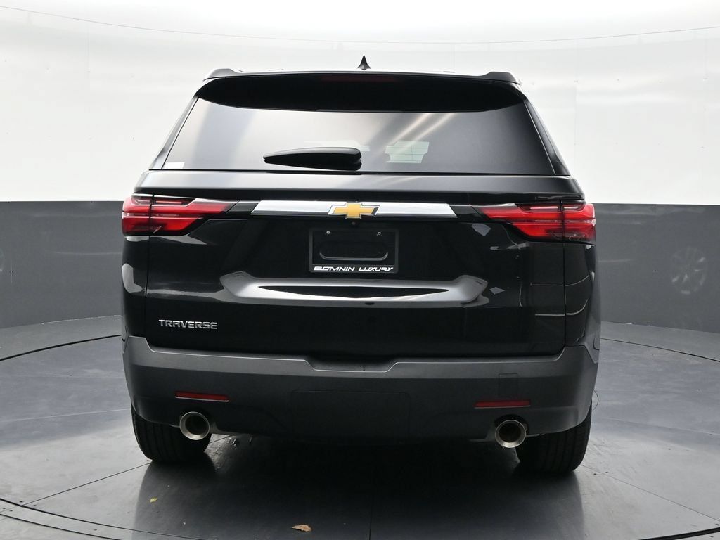 Used 2024 Chevrolet Traverse LS FWD image 4