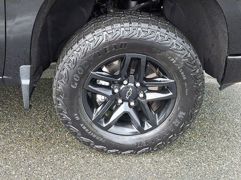 Used 2024 Chevrolet Silverado 1500 LT Trail Boss w/ Convenience Package II AWD/4WD image 9