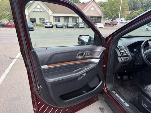 Used 2018 Ford Explorer Platinum AWD/4WD image 13