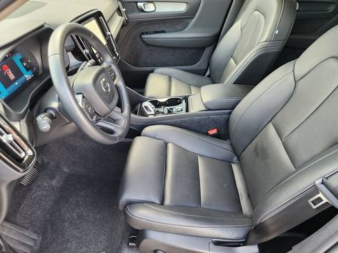 Certified 2026 Volvo XC40 B5 Plus AWD/4WD image 4