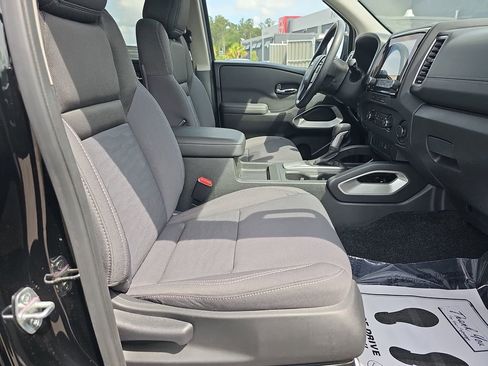 Used 2024 Nissan Frontier SV RWD image 14