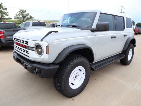 New 2026 Ford Bronco Heritage Edition AWD/4WD image 11