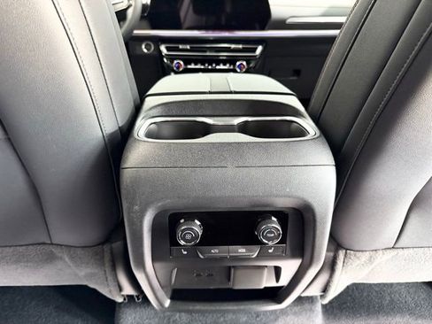 Used 2024 Chevrolet Traverse RS image 24