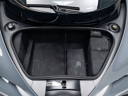 Used 2024 Bugatti Chiron Super Sport image 35