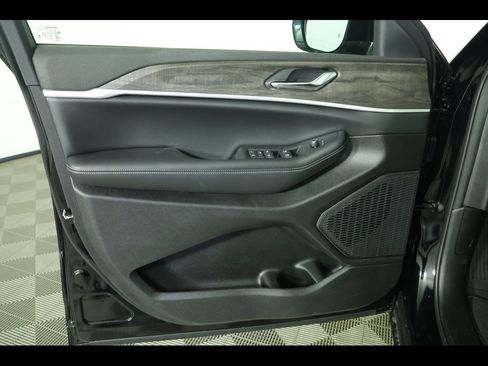 New 2026 Jeep Grand Cherokee 4WD image 22