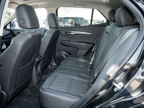 Used 2023 Buick Envision Avenir image 41