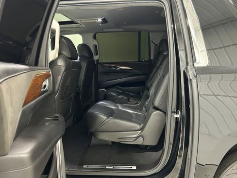 Used 2019 Cadillac Escalade ESV Premium Luxury AWD/4WD image 30