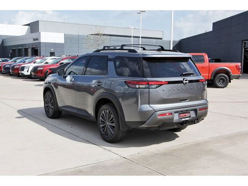 New 2026 Nissan Pathfinder SL w/ SL Premium Package image 3