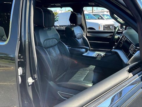 Used 2023 Jeep Grand Wagoneer L Series III image 7