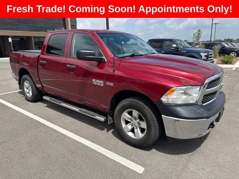 Used 2015 RAM 1500 4x4 Crew Cab w/ Exterior Appearance Group image 1