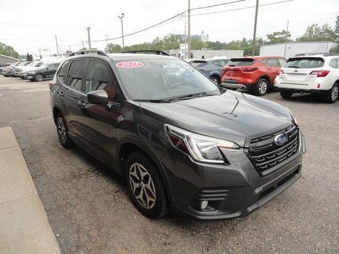 Used 2023 Subaru Forester Premium AWD/4WD image 6