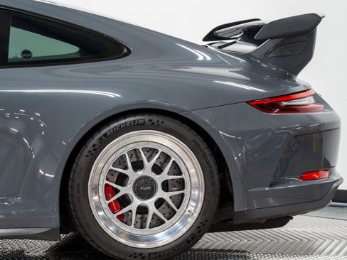 Used 2018 Porsche 911 GT3 RWD image 13