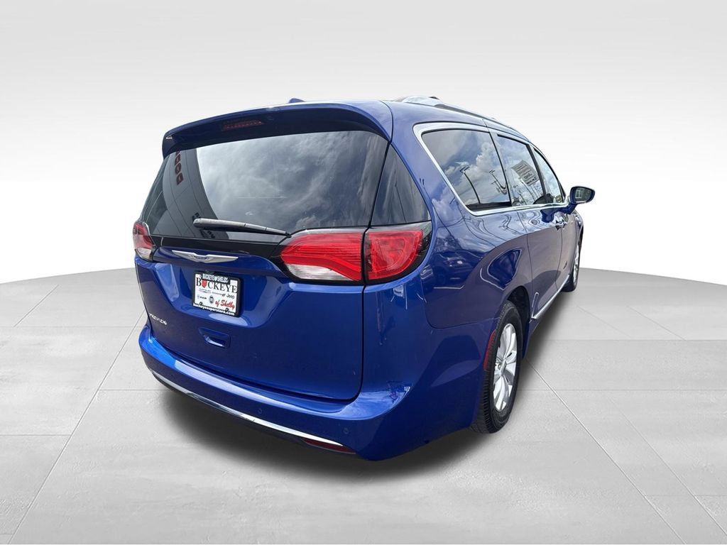 Used 2019 Chrysler Pacifica Touring-L FWD image 3