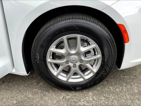 New 2026 Chrysler Pacifica Select image 12