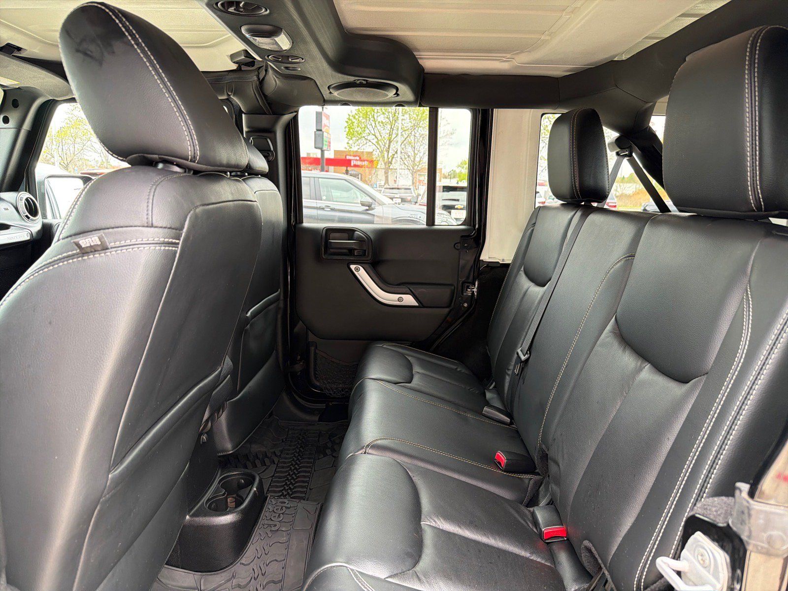 Used 2014 Jeep Wrangler Unlimited Rubicon w/ Connectivity Group AWD/4WD image 16
