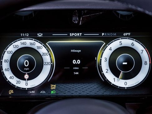 Used 2025 Aston Martin V8 Vantage Coupe image 27