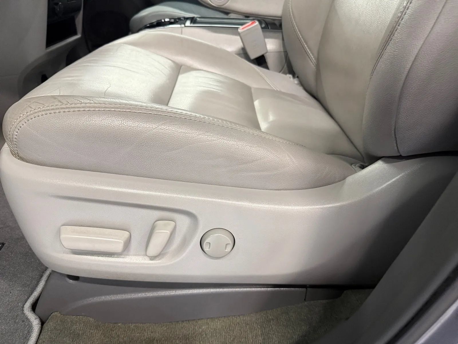 Used 2019 Toyota Sienna XLE FWD image 31