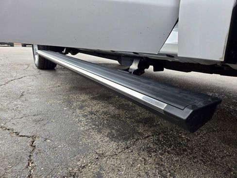 Used 2019 Chevrolet Suburban Premier image 22