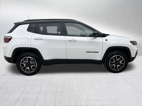 Used 2025 Jeep Compass Trailhawk AWD/4WD image 5
