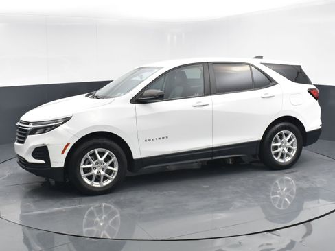Used 2022 Chevrolet Equinox LS w/ LS Convenience Package FWD image 4