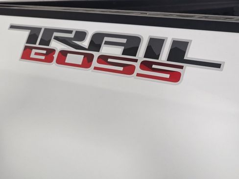 Used 2022 Chevrolet Silverado 1500 LT Trail Boss w/ Safety Package AWD/4WD image 32