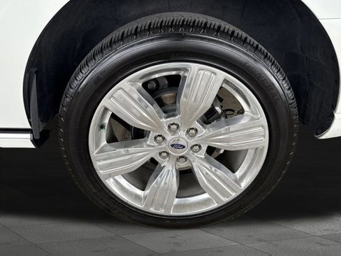 Used 2024 Ford Expedition Platinum image 22
