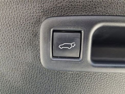 Used 2021 Toyota Highlander XLE AWD/4WD image 31