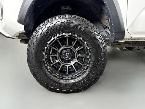 Used 2023 Toyota Tacoma TRD Off-Road w/ Technology Package AWD/4WD image 31