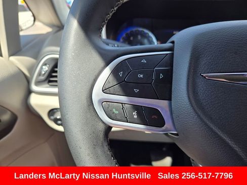 Used 2023 Chrysler Pacifica Touring-L image 29