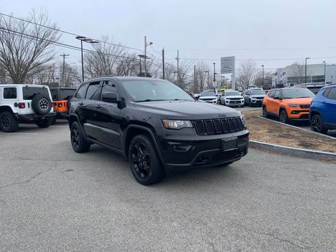 Used 2019 Jeep Grand Cherokee Laredo image 8