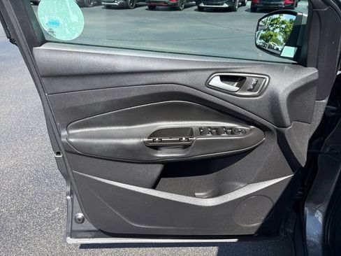 Used 2013 Ford Escape SE FWD image 17