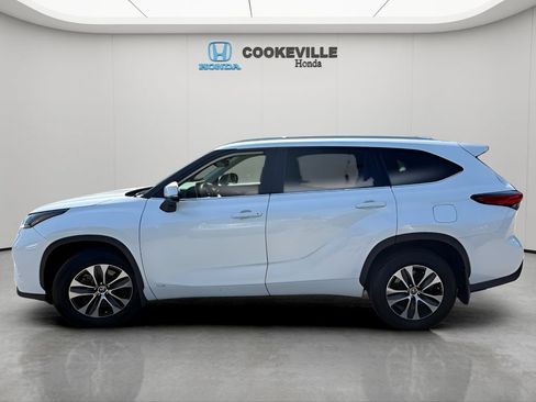 Used 2022 Toyota Highlander XLE AWD/4WD image 9