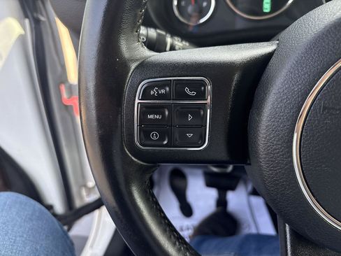 Used 2018 Jeep Wrangler Sport AWD/4WD image 16
