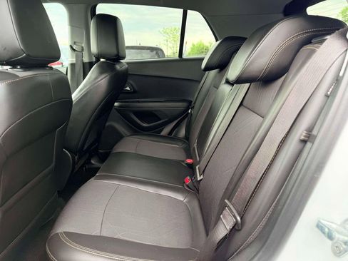 Used 2019 Chevrolet Trax LT w/ Sun & Sound Package FWD image 10