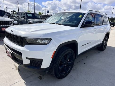 Used 2024 Jeep Grand Cherokee L Altitude image 3