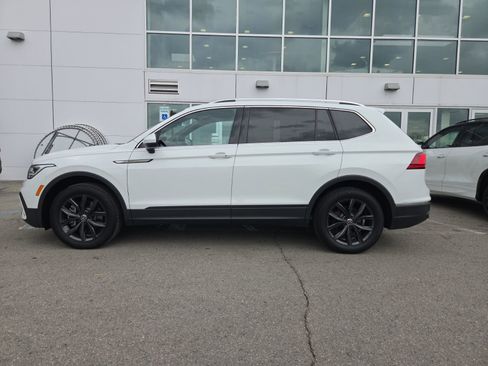 Used 2024 Volkswagen Tiguan SE FWD image 8